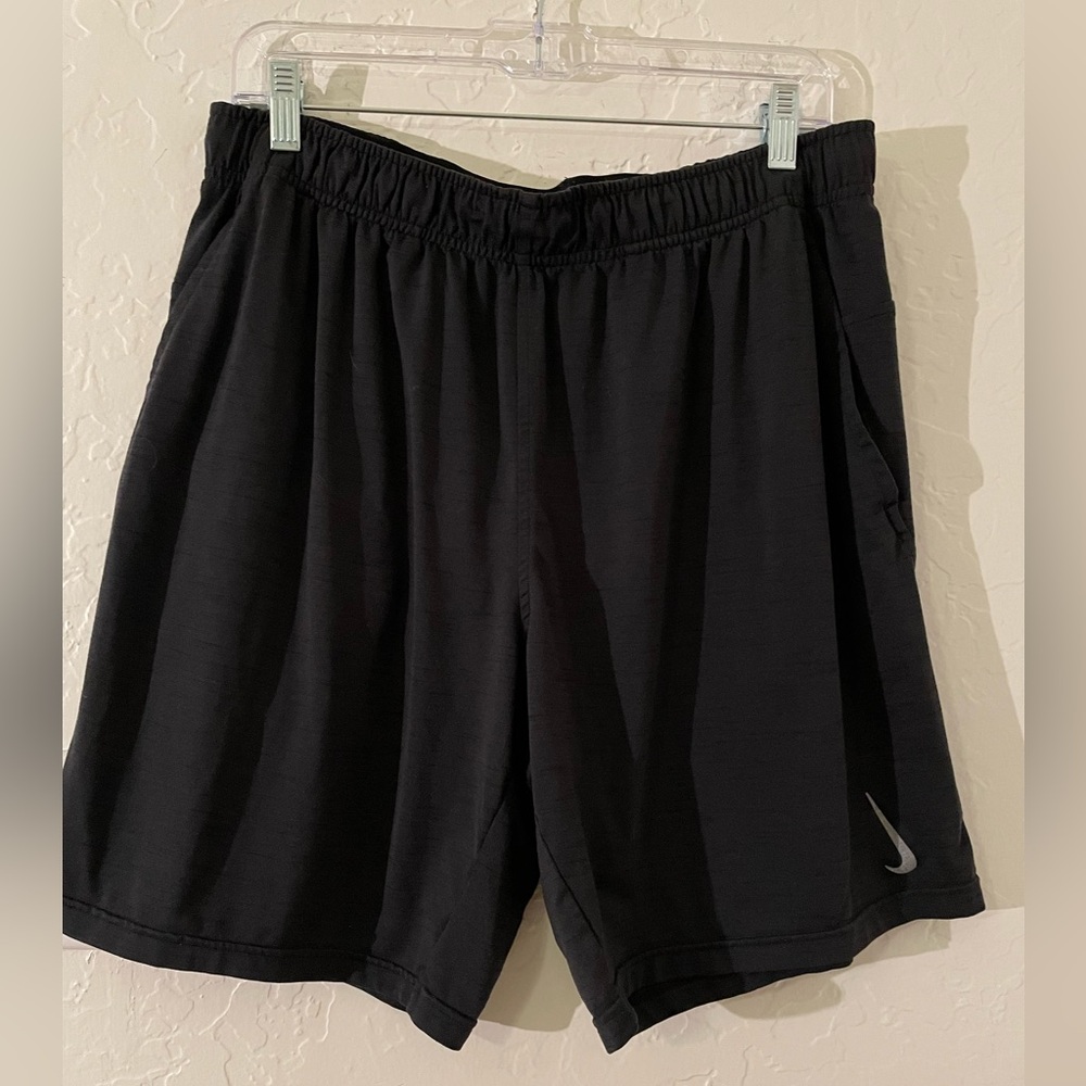 Nike Men’s black athletic shorts. Large. Black EUC